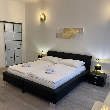 Fancy Apartment In The City Center Wina Bagian luar foto