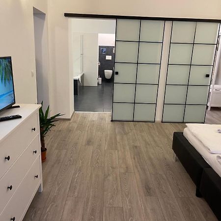 Fancy Apartment In The City Center Wina Bagian luar foto