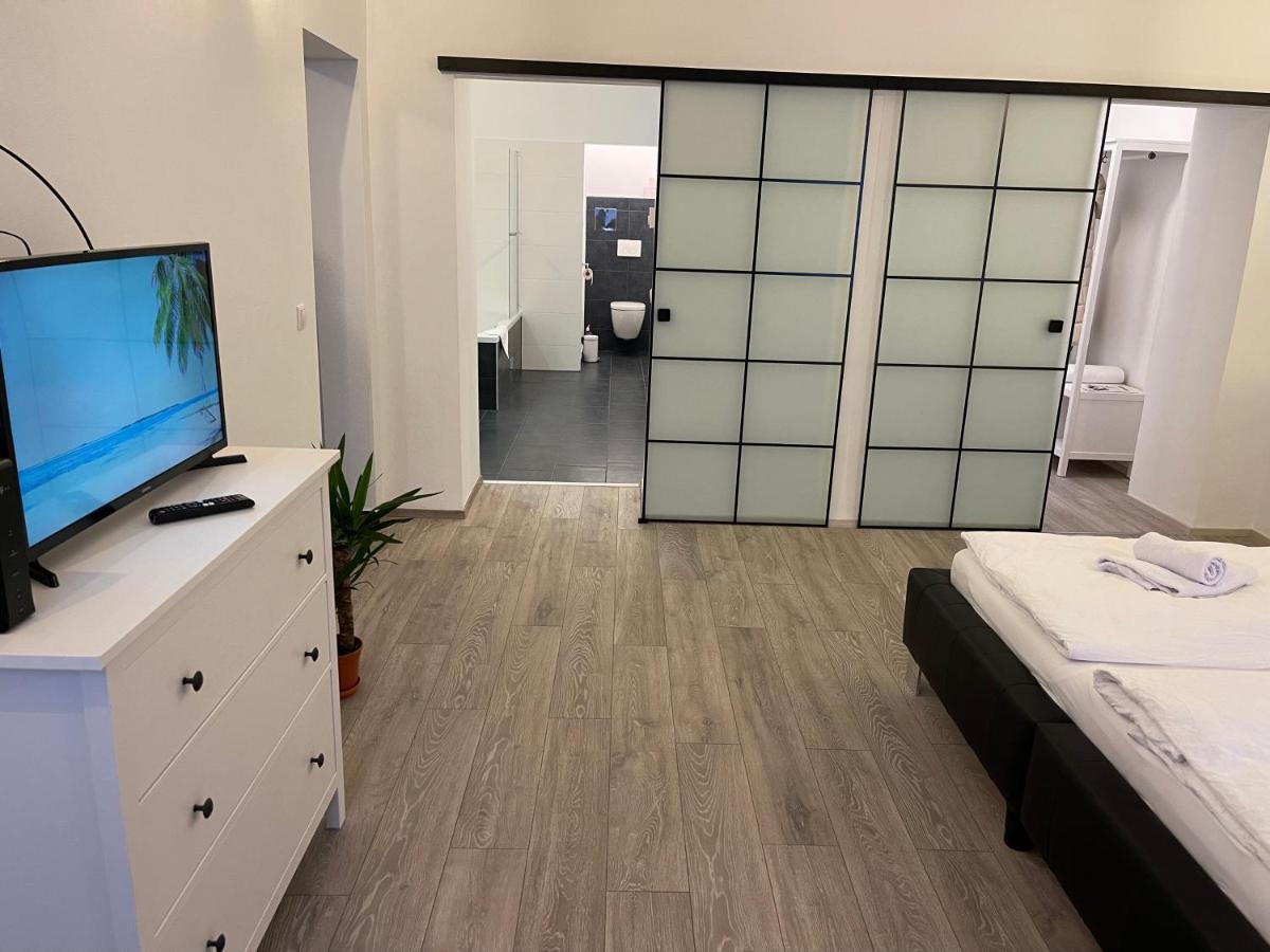 Fancy Apartment In The City Center Wina Bagian luar foto