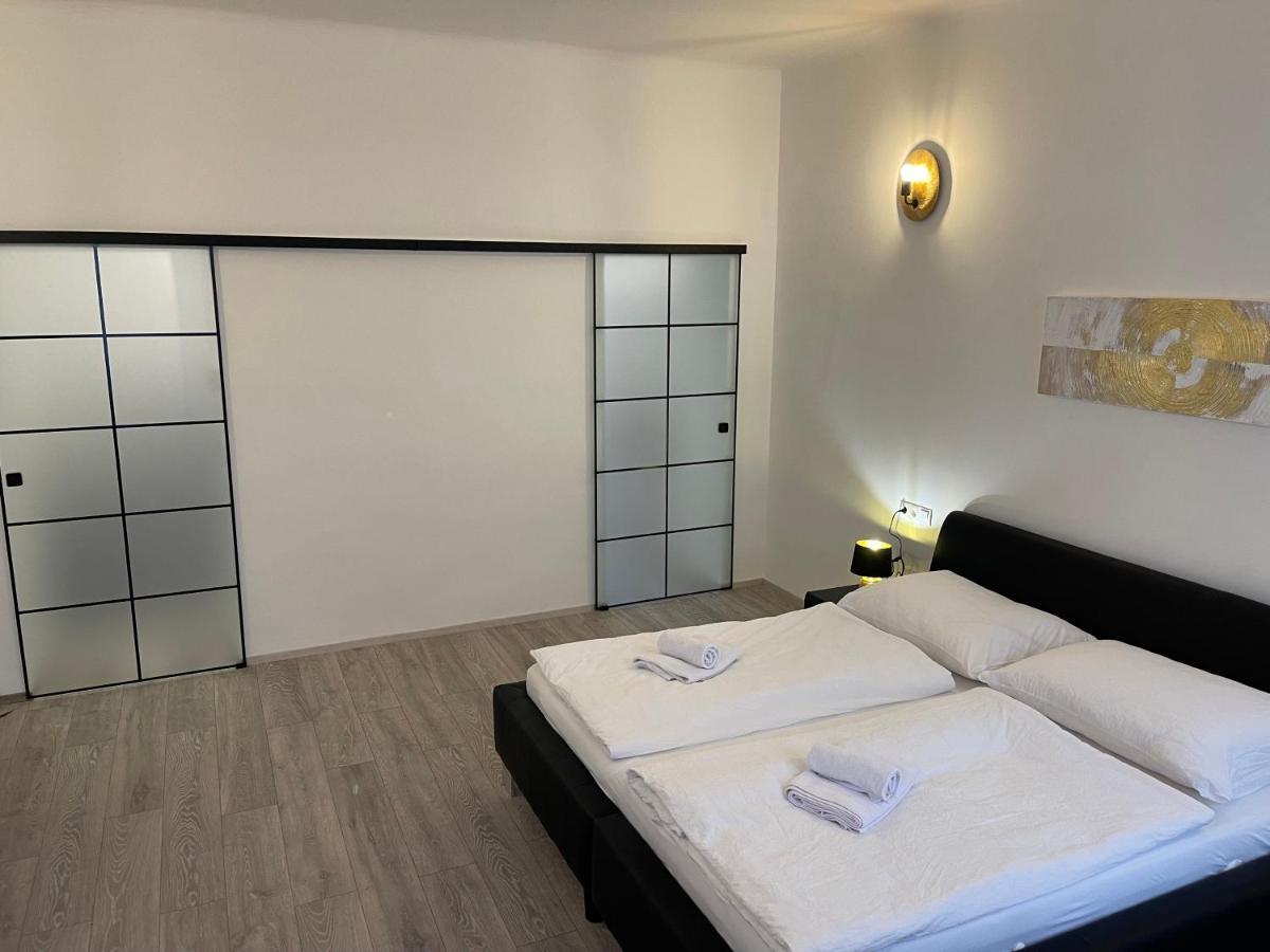 Fancy Apartment In The City Center Wina Bagian luar foto