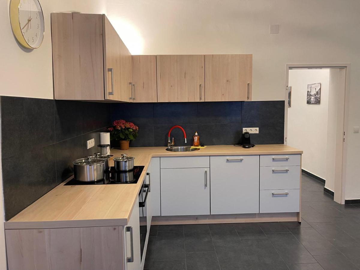 Fancy Apartment In The City Center Wina Bagian luar foto