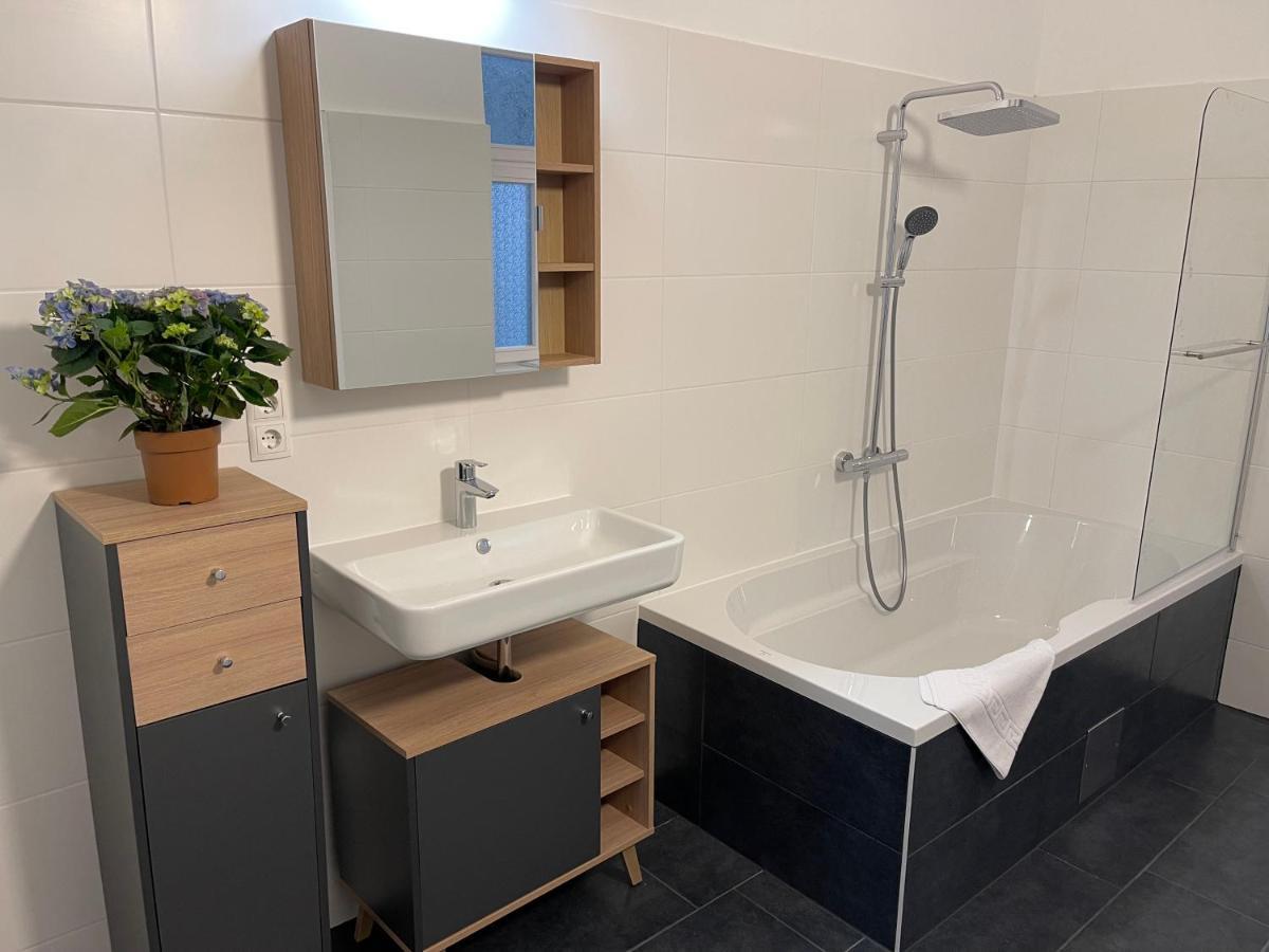 Fancy Apartment In The City Center Wina Bagian luar foto
