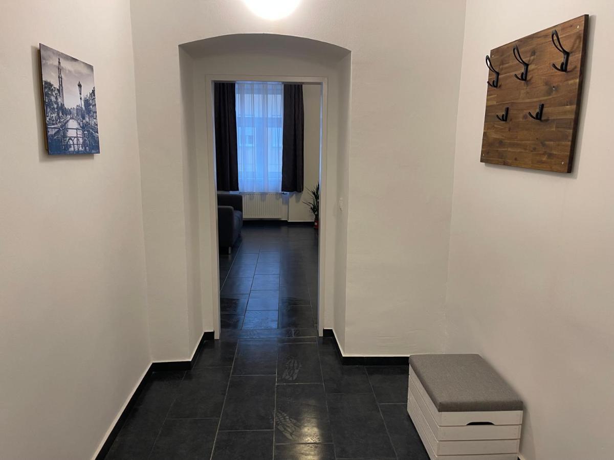 Fancy Apartment In The City Center Wina Bagian luar foto